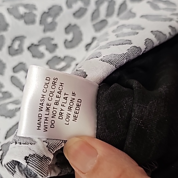 Travel Elements Top - Picture 9 of 9